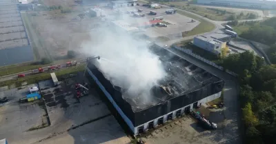Strażacy gasili w Słubicach pożar dużej hali magazynowej